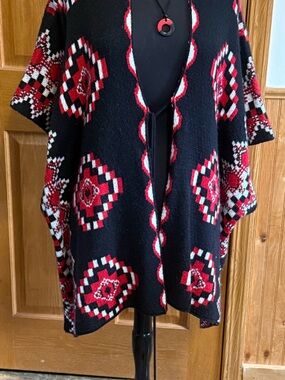 Relativity XL Black Open-Front Cardigan with Red and White Geometric Pattern